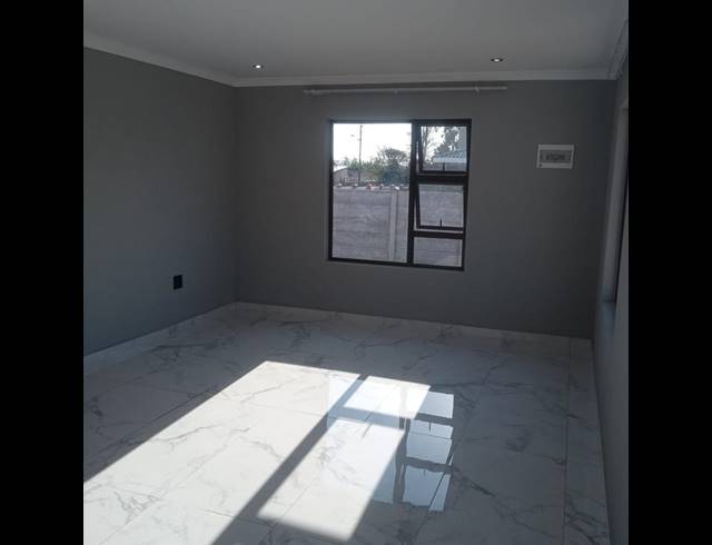 2 BEDROOM HOUSE FOR SALE IN SHARON PARK